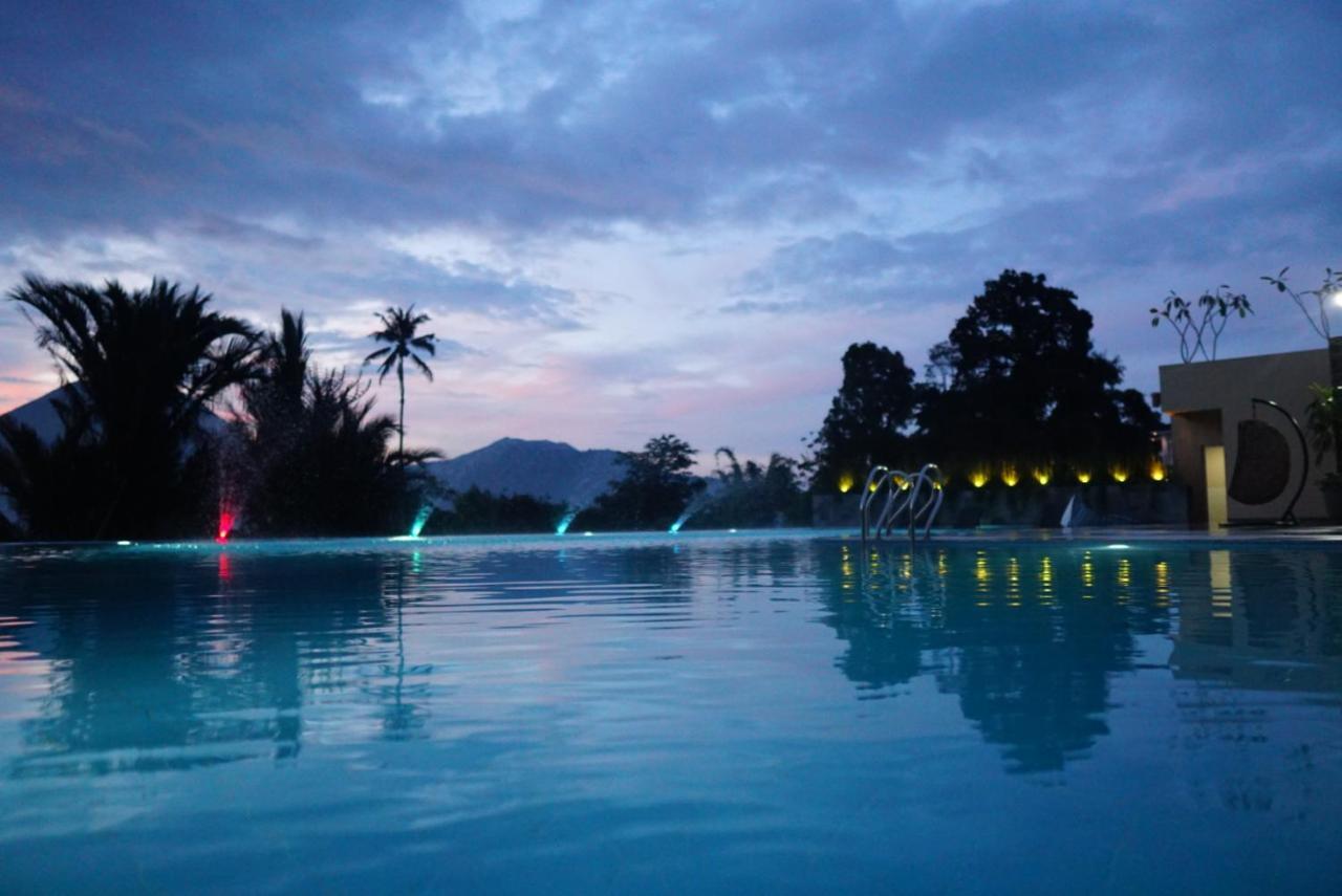 Jhoanie Hotel Tomohon Exterior foto